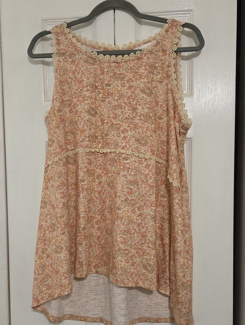 LC Lauren Conrad Peachy Pink Floral Peplum Tank with Cream Lace